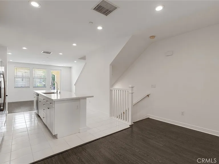 77 Jensen Ct — Photo 7