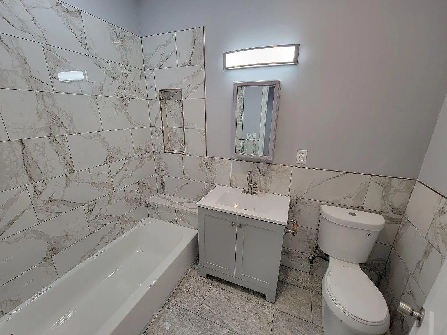 3 bed, $2,100 — Photo 4