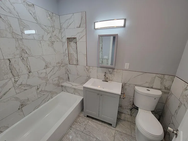 166 N 15th St #2 — Photo 4