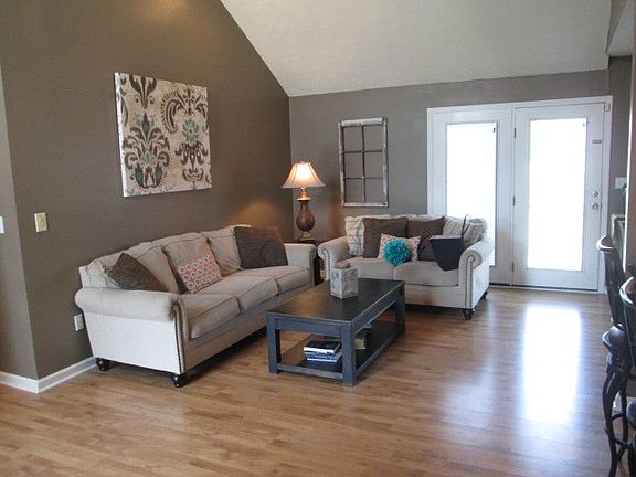 3rd image of 625 Bailey Dr