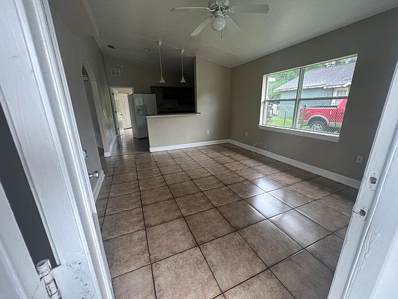 5th image of 1141 Roselle Ave