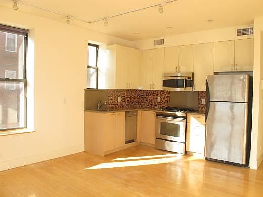 3rd image of 271 Nassau Ave APT 4S
