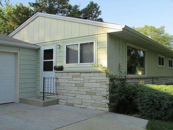 2nd image of 134 E Lincoln Ave