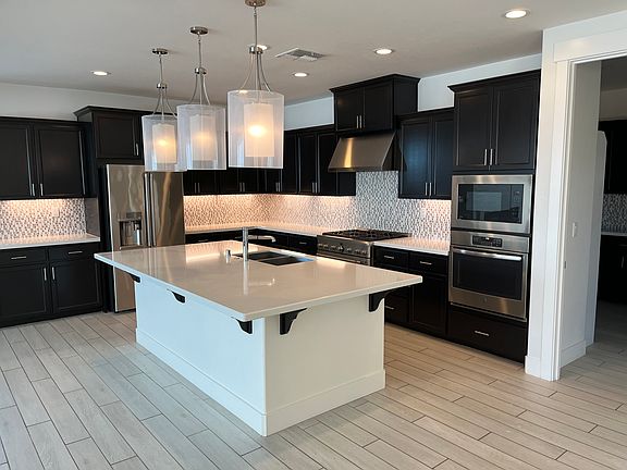 4th image of 2824 Romano Dr