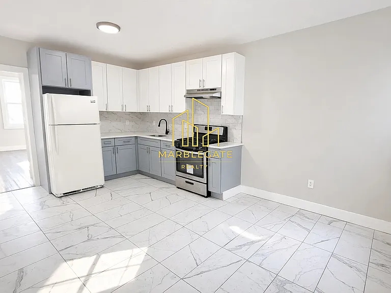 494 S 18th St #3E — Photo 1