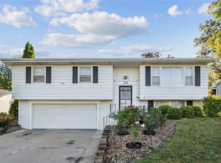 225 31st St NW, Cedar Rapids, IA 52405