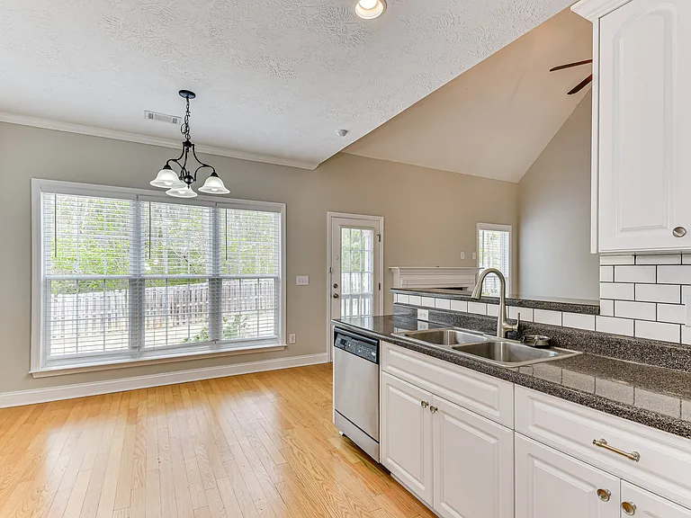 4116 Chastain Dr — Photo 15