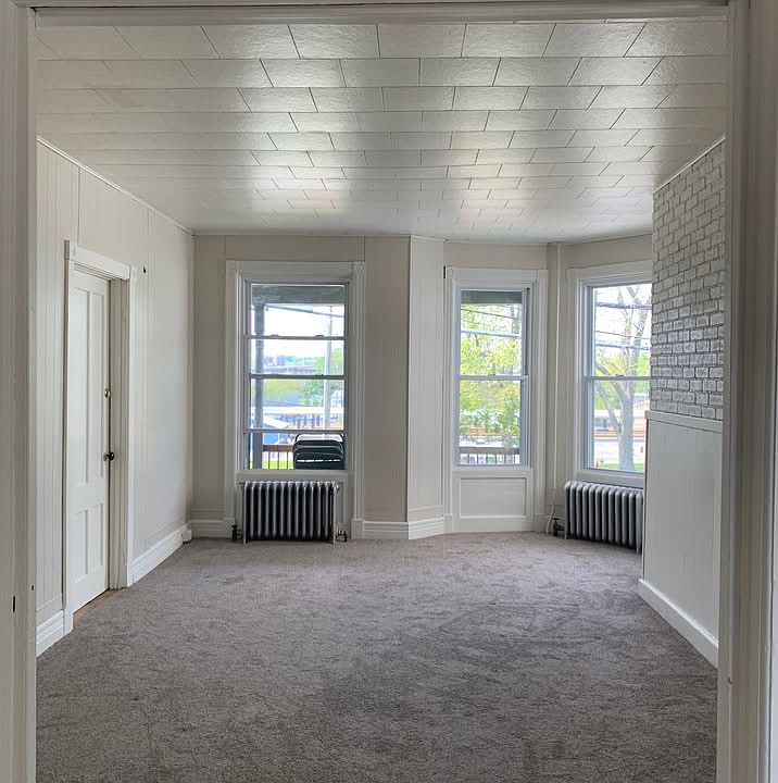 1st image of 552 East St #1
