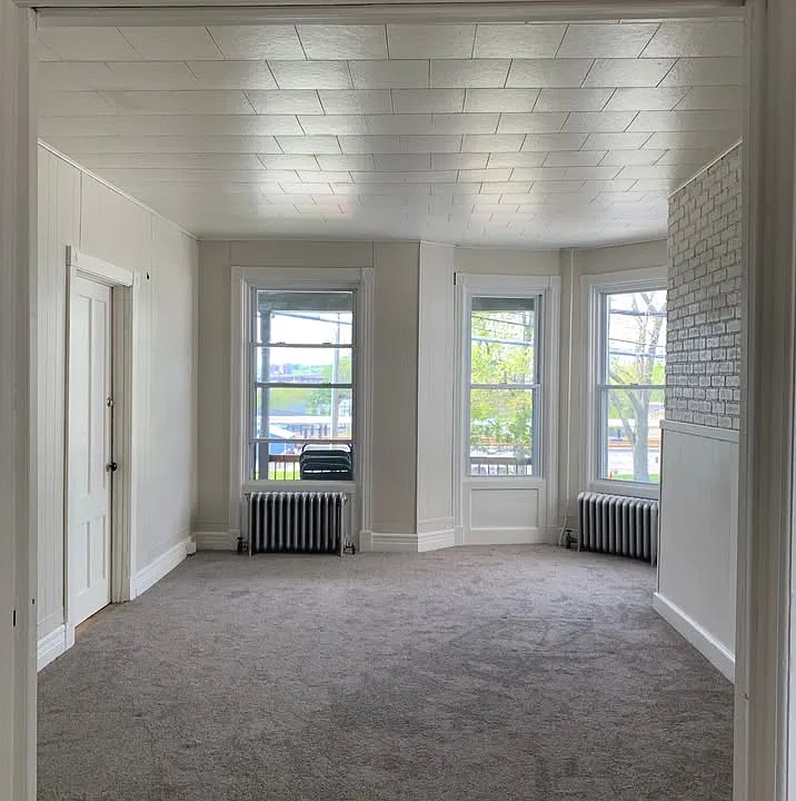 552 East St #1
