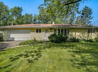 1N618 River Dr, Glen Ellyn, IL 60137