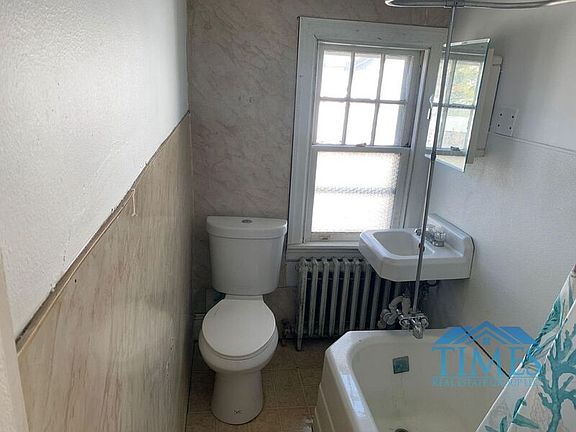 4th image of 66 Pennsylvania Ave Unit 2