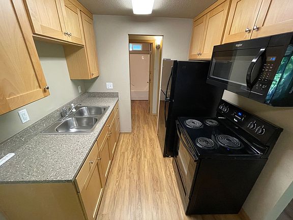 5th image of 475 Jackson St W APT 7