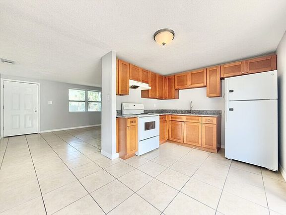 5th image of 4611 E 24th Ave