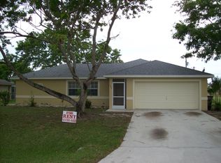 704 SE 9th Pl, Cape Coral, FL 33990