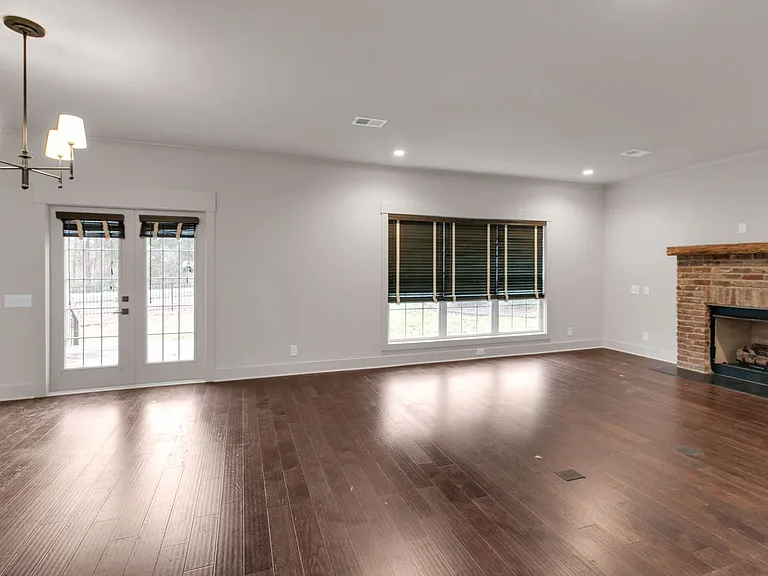 844 Jersey Dr — Photo 8