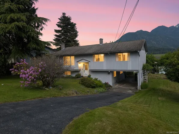 221 Spar St, Sayward, BC V0P 1R0