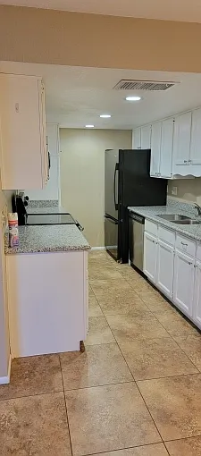Terrific 3 bedroom Townhome — Photo 4