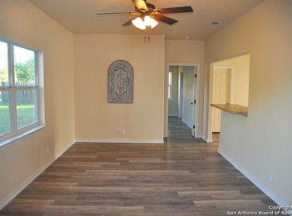 4th image of 601 N Windy Knoll Dr