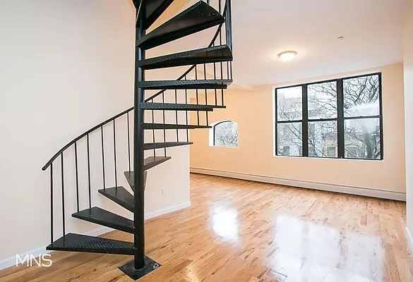 Rented by MNS | media 10