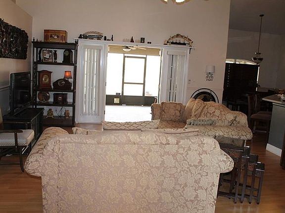5th image of 2678 Sunbury St