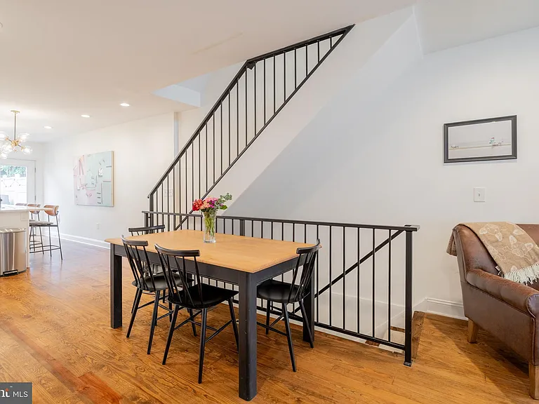 2317 E Letterly St — Photo 4