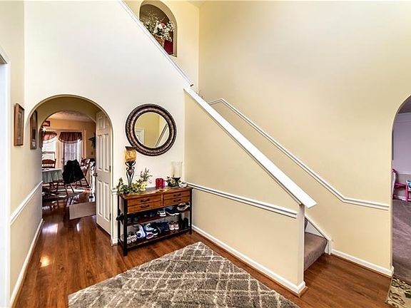 2nd image of 134 Stratford Ct