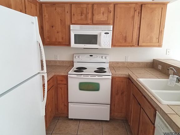 2nd image of 1810 Magnolia Dr