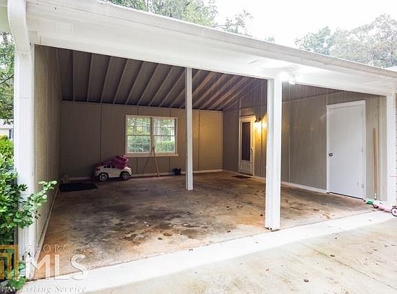 2nd image of 1120 Louise Ct SE
