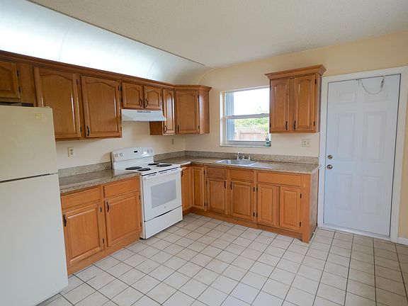3rd image of 1232 NE 121st St #1232