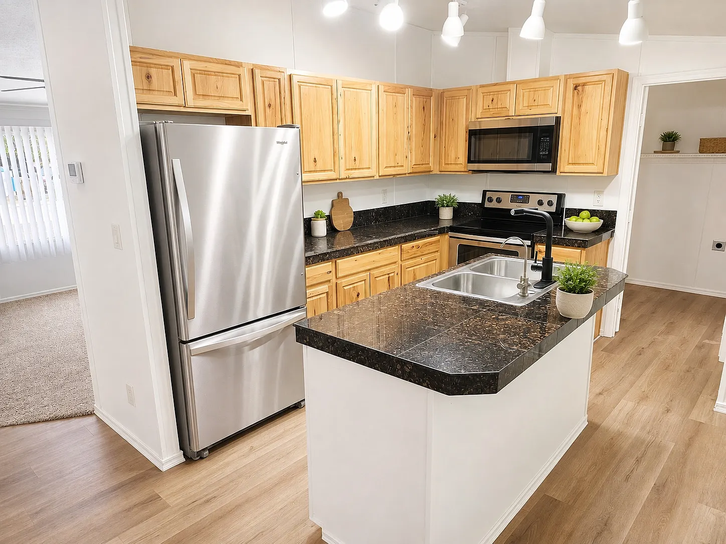 3 bed, 1230 sqft, $1,949 — Photo 2