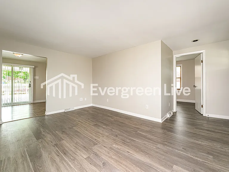 816 Short St — Photo 2