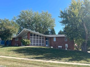 910 N 20th St, Denison, IA 51442