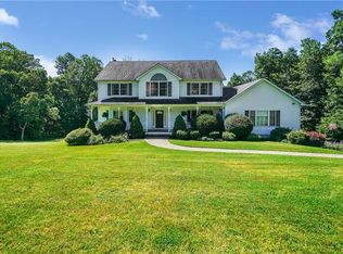 8 Damian Ct, Chester, NY 10918