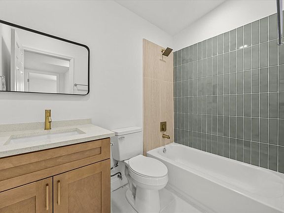 2nd image of 555 SE Airoso Boulevard