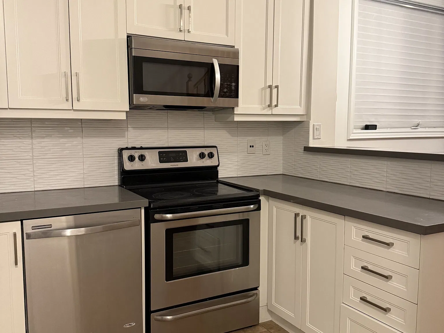 3 bed, $4,000 — Photo 2