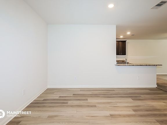 3rd image of 26837 Steinbeck Dr