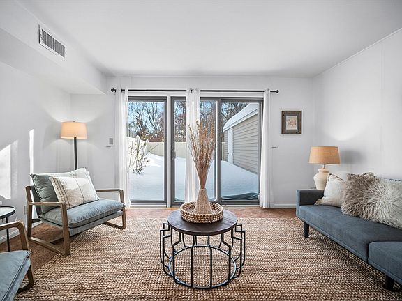 4th image of 907 Windsor Dr Unit 907