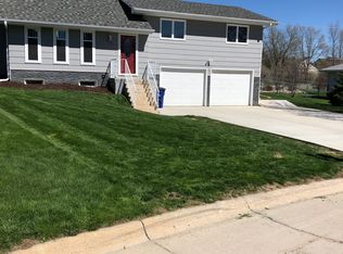 1717 Hilltop Dr, Norfolk, NE 68701