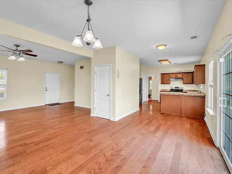 256 Savannah Ln — Photo 3