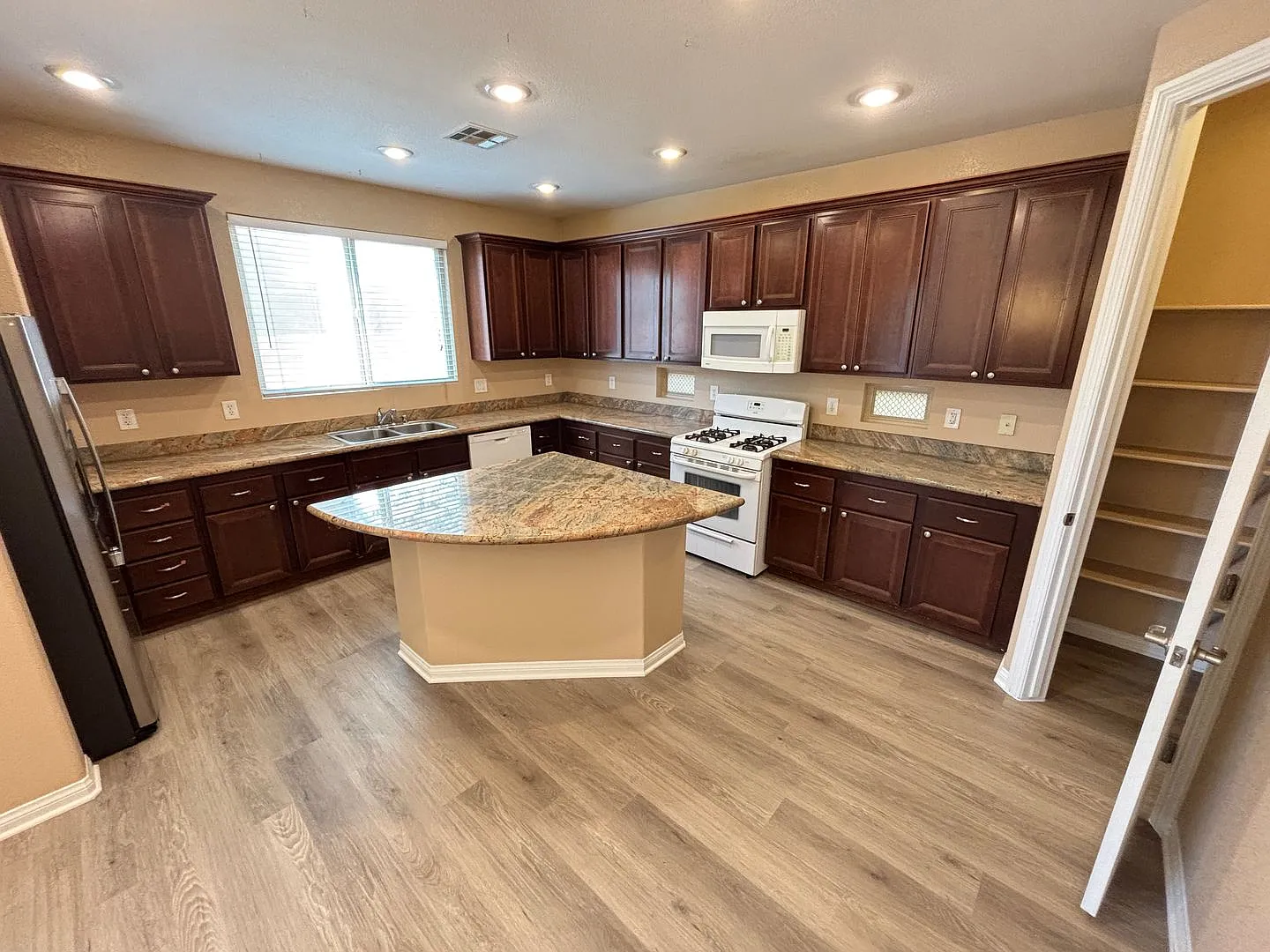 Stunning 4-Bedroom Two-Story Home w/ Loft, and community amenities located in Providence Community! — Photo 3