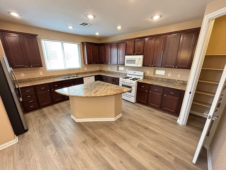 10741 Cather Ave — Photo 3