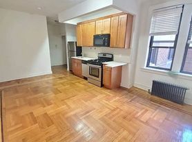 724 E 27th St, Brooklyn, NY