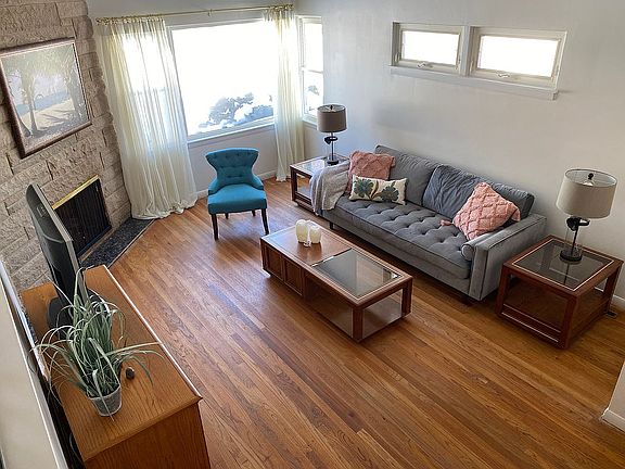 4th image of 2433 Bel Air Dr