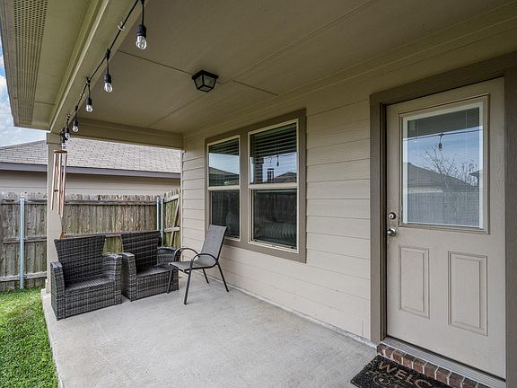 5th image of 113 Blanco Dr