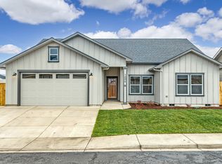 1004 Arana Dr, Phoenix, OR 97535