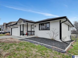 1840 NW 49th St, Lincoln, NE 68528