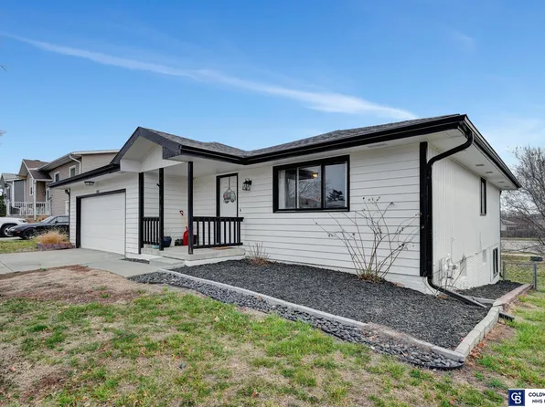 1840 NW 49th St, Lincoln, NE 68528