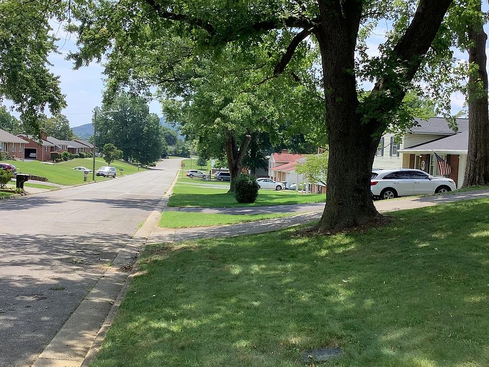 Parkwood Avenue