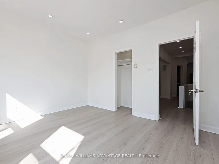 952 Queen St E — Photo 11