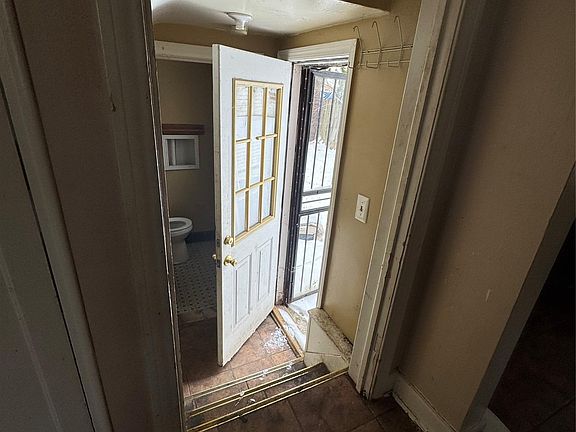 3rd image of 13109 Kilbourne St